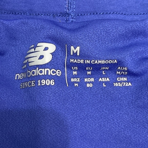 Excellent condition New Balance women’s size M print multi color shorts - Picture 7 of 7